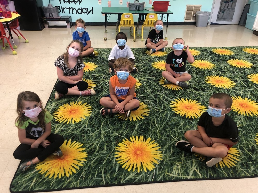 Kindergarteners wear their masks!